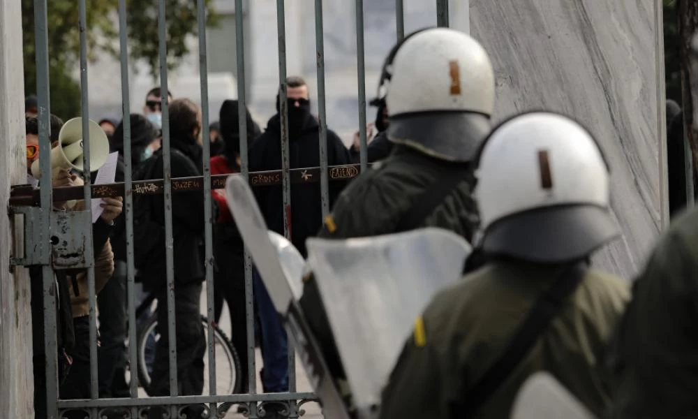 Επέμβαση των ΜΑΤ στο Πολυτεχνείο